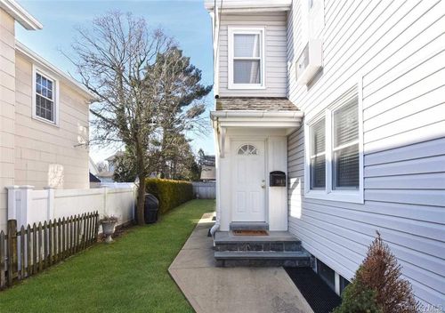 b-30 Maryland Ave, Port Washington, NY, 11050-2907 | Card Image