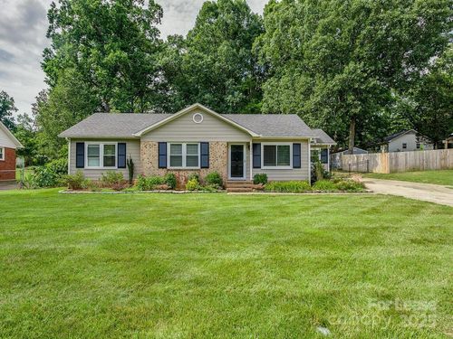 325 Clearbrook Rd, Matthews, NC, 28105-5703 | Card Image