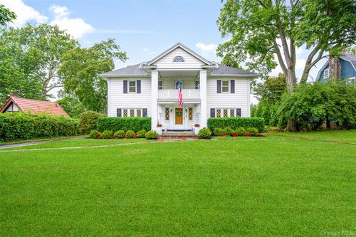 20 Elk Ave, New Rochelle, NY, 10804-4213 | Card Image