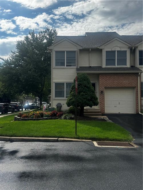 302 Oxford Pl, Macungie, PA, 18062-1813 | Card Image