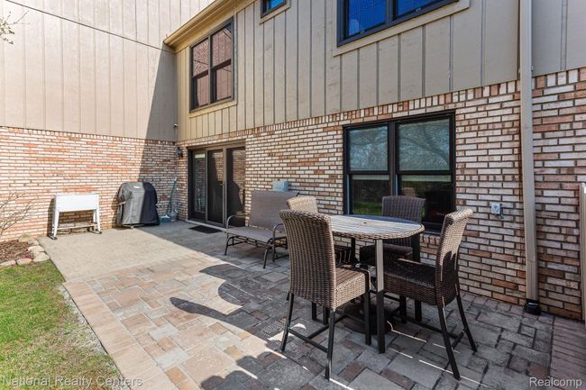 3 - 11987 Shenandoah Dr, Home with 2 bedrooms, 2 bathrooms and null parking in South Lyon MI | Image 28