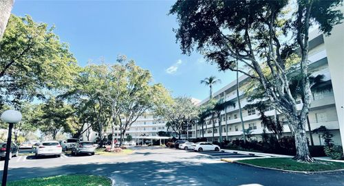 apt-112-3800 Oaks Clubhouse Dr, Pompano Beach, FL, 33069-3679 | Card Image