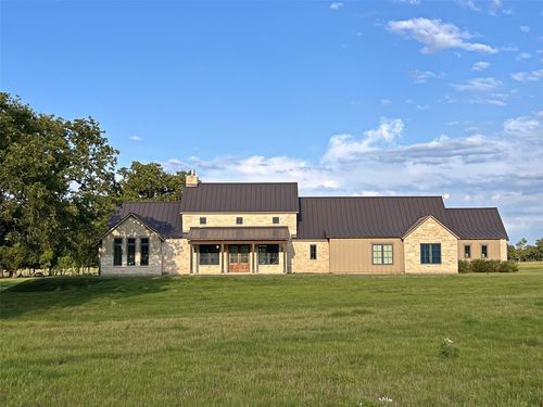 1402 Countryside Bnd, Fredericksburg, TX, 78624-9757 | Card Image