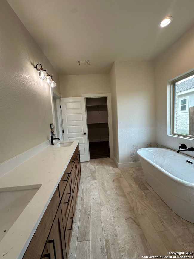 720 N Dickson St, House other with 4 bedrooms, 2 bathrooms and null parking in Poth TX | Image 19