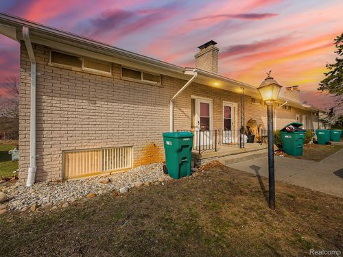 168 Summit View Ct, White Lake, MI, 48386-3517 | Card Image