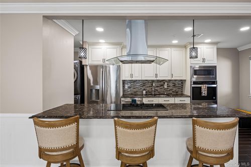 204-204 Bentley Ct E, Saint James, NY, 11780-3325 | Card Image