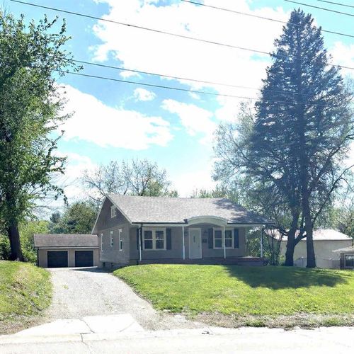3302 Gene Field Rd, Saint Joseph, MO, 64506-2018 | Card Image