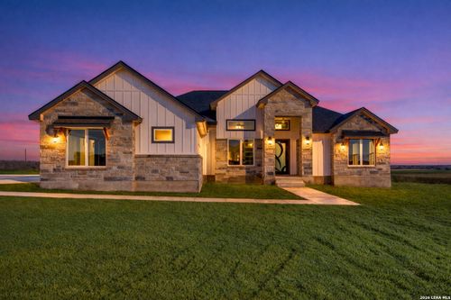 139 Sunset Dr, La Vernia, TX, 78121-4992 | Card Image