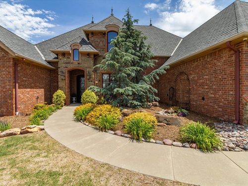 5451 Cottonwood Creek Cir, Norman, OK, 73069-8525 | Card Image