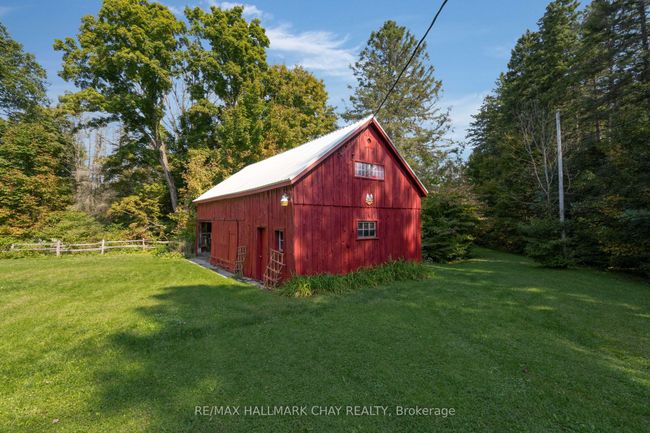 4950 Penetanguishene Rd, House other with 4 bedrooms, 3 bathrooms and 10 parking in Hillsdale ON | Image 47