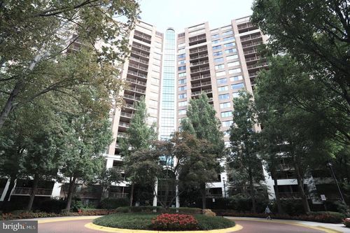 apt-214-10101 Grosvenor Pl, ROCKVILLE, MD, 20852-4670 | Card Image