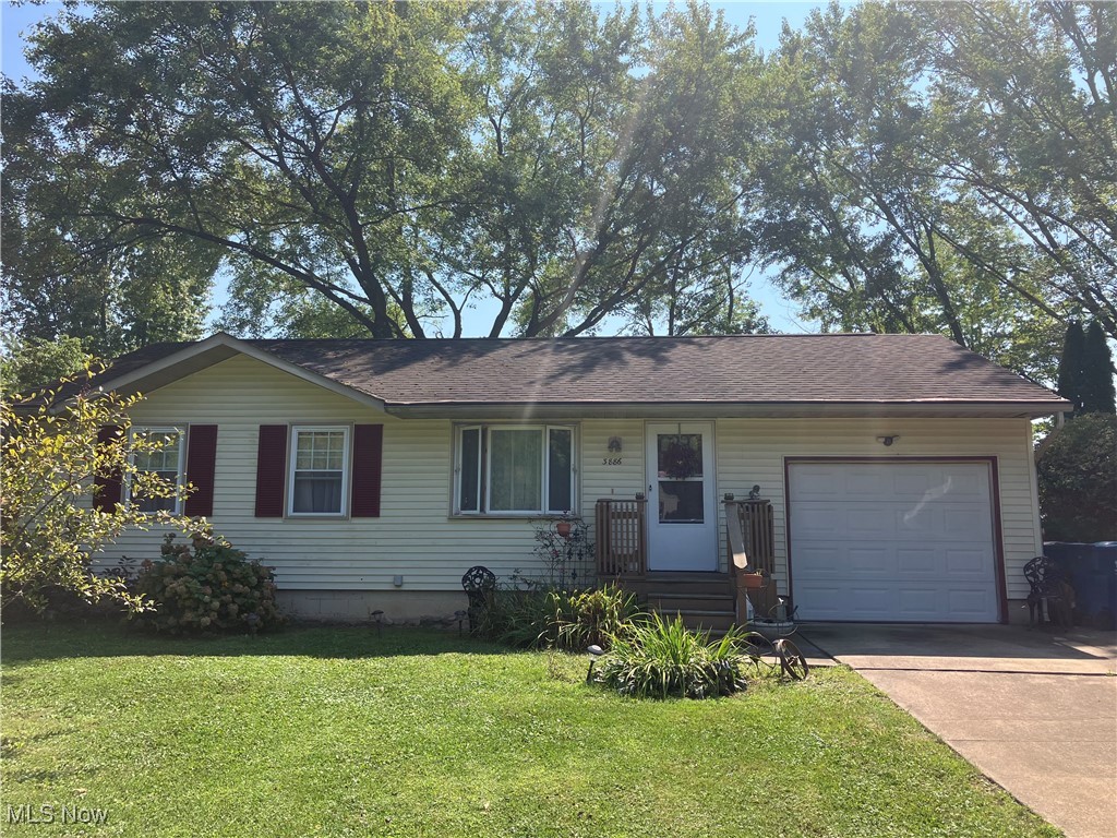 Hightree Cir, Warren, OH 44484
