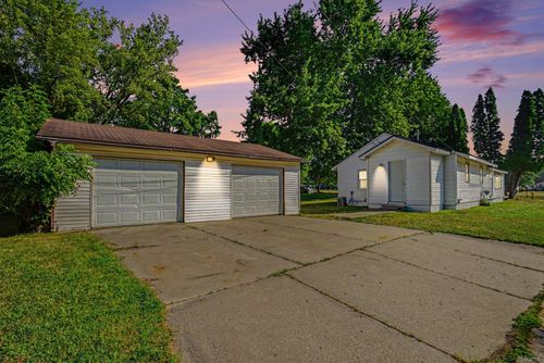 303 Parkway St, Lapeer, MI, 48446-2388 | Card Image