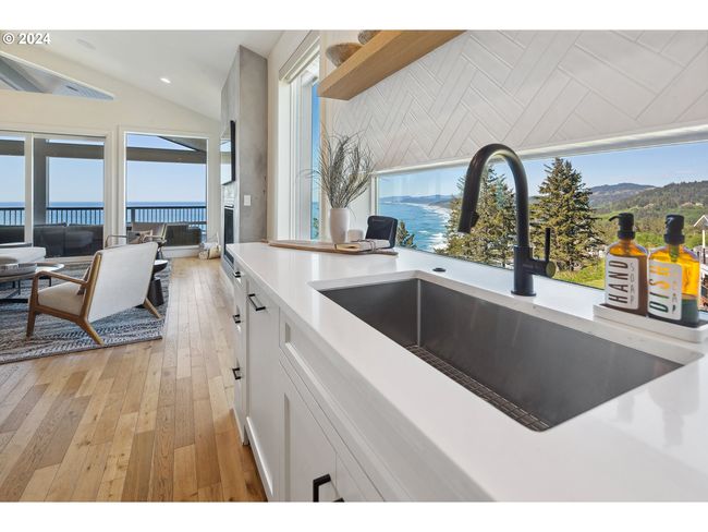 54150 S Beach Rd, House other with 6 bedrooms, 7 bathrooms and 2 parking in Neskowin OR | Image 20