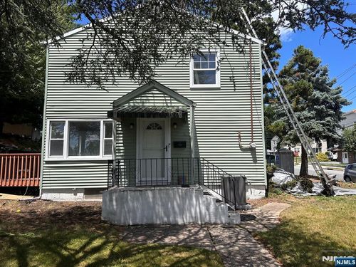 97 Echo Pl, Elmwood Park, NJ, 07407-2403 | Card Image