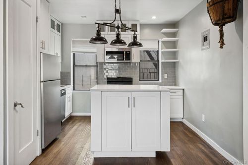 apt-5b-21 35th St, Astoria, NY, 11105-2128 | Card Image