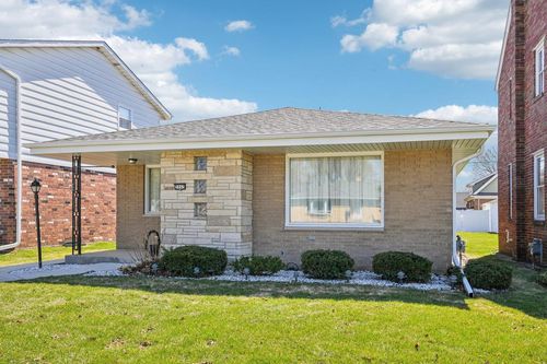 3945 E Holmes Avenue, Cudahy, WI, 53110 | Card Image