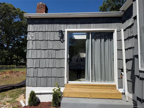 4 Julie Ln, Selden, NY, 11784-1511 | Card Image