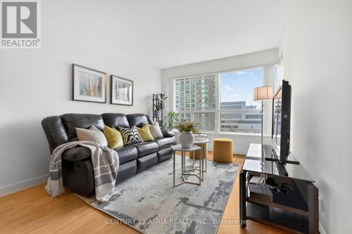 908-38 Lee Centre Drive, Toronto (Woburn), ON, M1H3J7 | Card Image