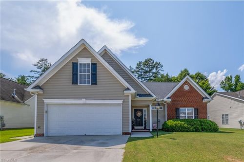 4590 River Gate Dr, Clemmons, NC, 27012-6990 | Card Image