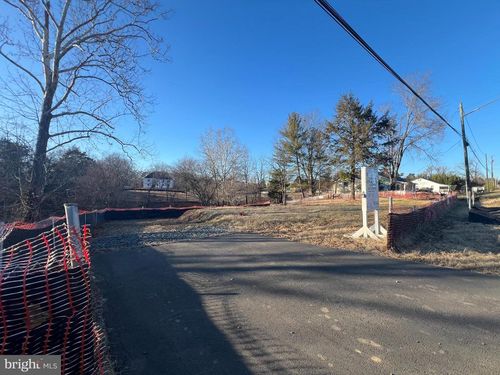 7106 Centreville Rd, Centreville, VA, 20121-2721 | Card Image