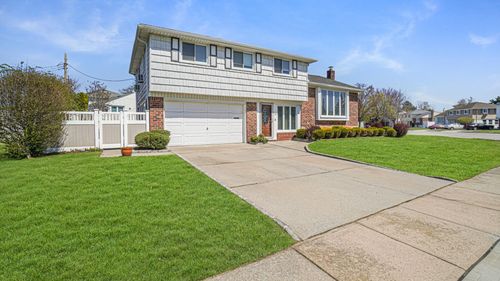 59 Fox Pl, Hicksville, NY, 11801-5750 | Card Image