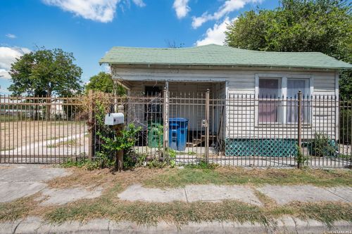 438 S San Dario Ave, San Antonio, TX, 78237-2047 | Card Image