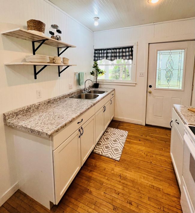 Kitchen | Image 12