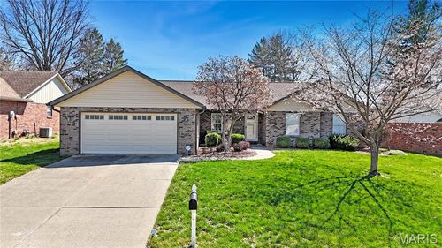1825 Spruce Hill Dr, Belleville, IL, 62221-3604 | Card Image