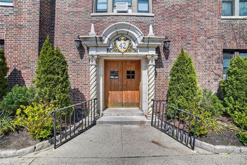 4f-42 Pondfield Rd W, Yonkers, NY, 10708-2624 | Card Image