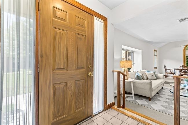 UNIT-4 - 22 Grove Pl, Condo with 2 bedrooms, 1 bathrooms and 1 parking in Winchester MA | Image 6