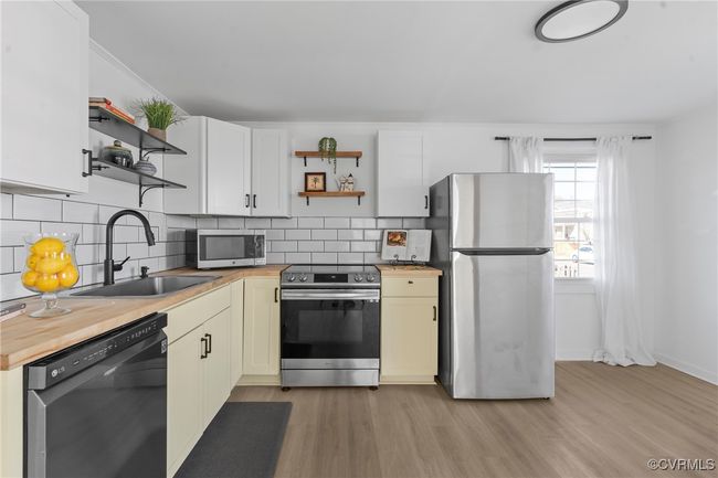 The Refrigerator and microwave convey! | Image 14