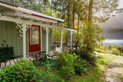 17 Thompson Point Rd, Port Angeles, WA, 98363-7124 | Card Image