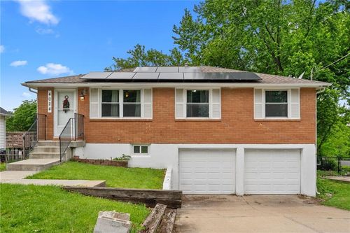 4024 Walrond Ave, Kansas City, MO, 64117-1647 | Card Image