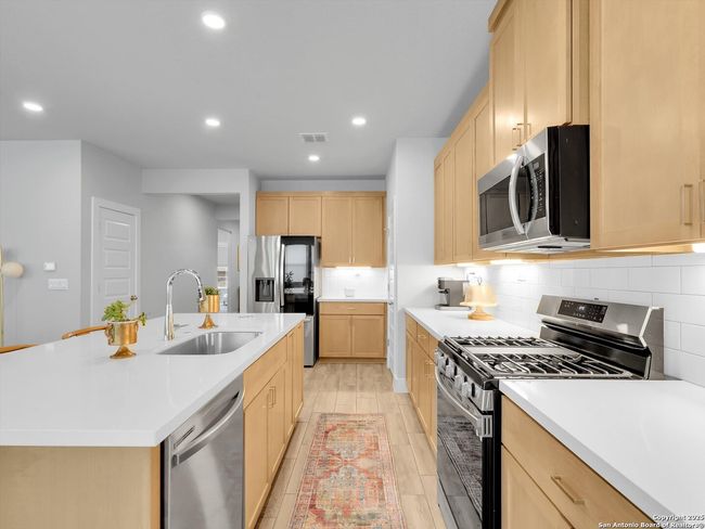 7105 Walkers Loop, House other with 3 bedrooms, 2 bathrooms and null parking in San Antonio TX | Image 15
