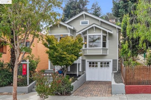 704 Madison St, Albany, CA, 94706-1121 | Card Image