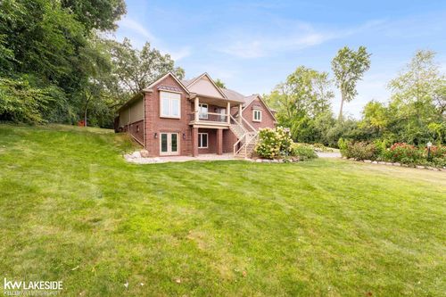 685 Sunset, White Lake, MI, 48383-2866 | Card Image