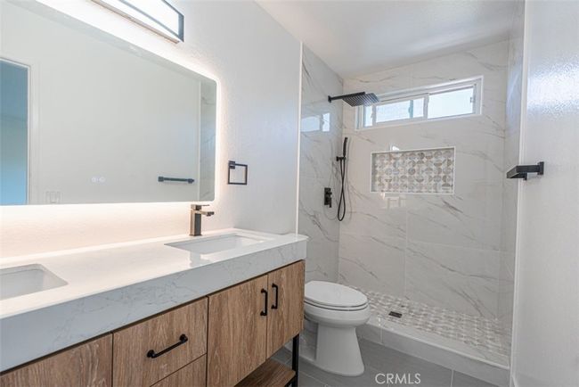 Master bathroom upstairs | Image 40