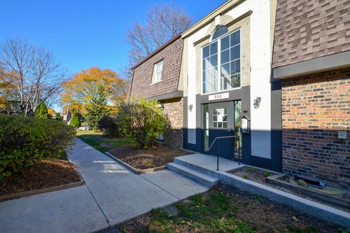 104-869 Trace Dr, Buffalo Grove, IL, 60089-4019 | Card Image