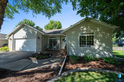 7204 S Bitterroot Ct, Sioux Falls, SD, 57108-1502 | Card Image
