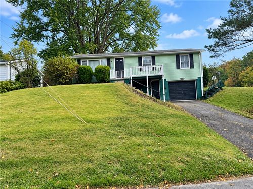 247 Manor Dr, Franklin, PA, 16323-2945 | Card Image