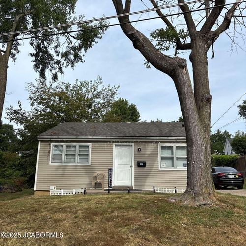 107 N Taylor St, Jefferson City, MO, 65101-4257 | Card Image