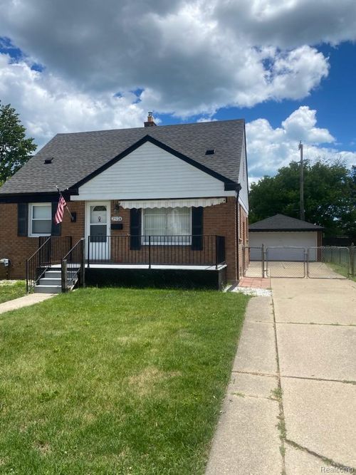 25124 Mackinac Street, Roseville, MI, 48066 | Card Image