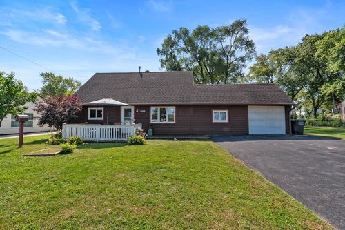 6927 W Bottsford Avenue, Greenfield, WI, 53220 | Card Image