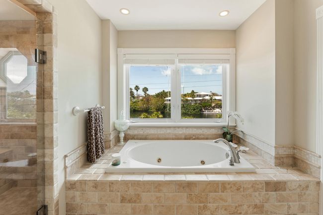 Master Bathroom | Image 38