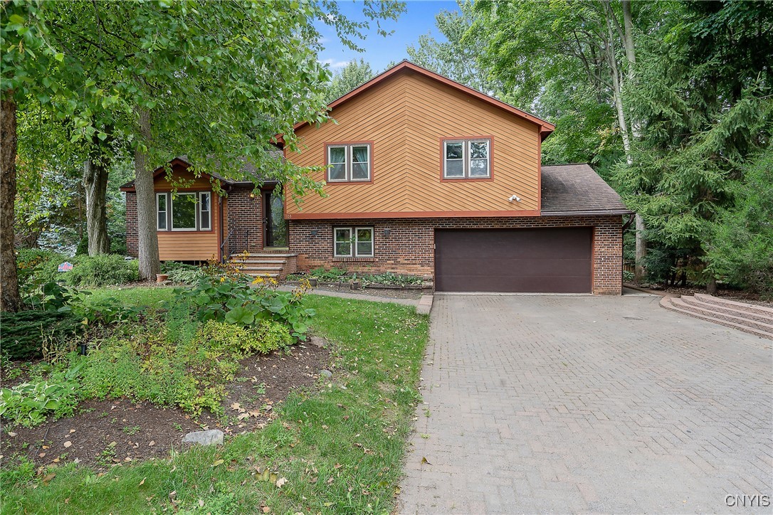 Bent Tree Ln, Baldwinsville, NY 13027