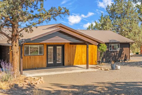 7043 Sw Highland Dr, Powell Butte, OR, 97753-1549 | Card Image