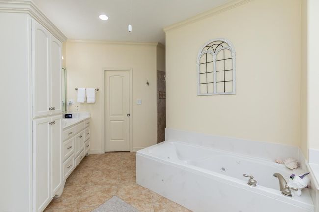 7940 Laurelwood St, House other with 5 bedrooms, 4 bathrooms and null parking in Beaumont TX | Image 21