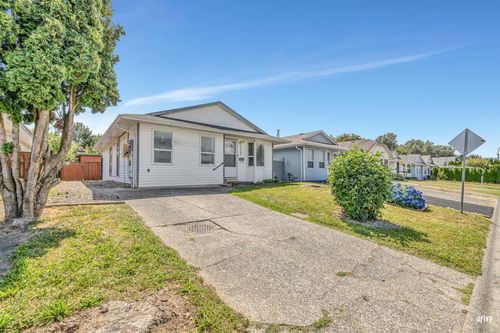 45466 Meadowbrook Dr, Chilliwack, BC, V2P7R9 | Card Image