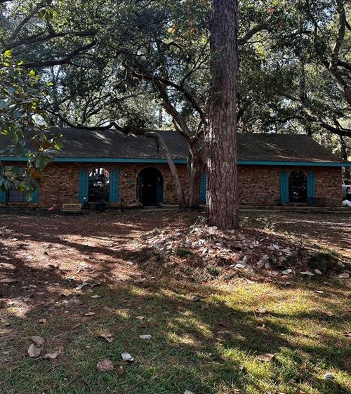 380 Moss Ln, Mandeville, LA, 70471-2920 | Card Image